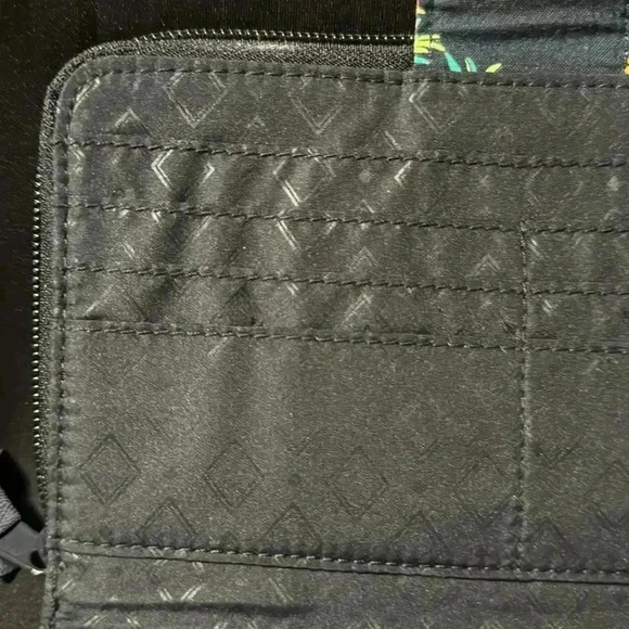 Vera Bradley RFID Turnlock Wallet - Toucan Party (NWT) - Picture 4 of 6